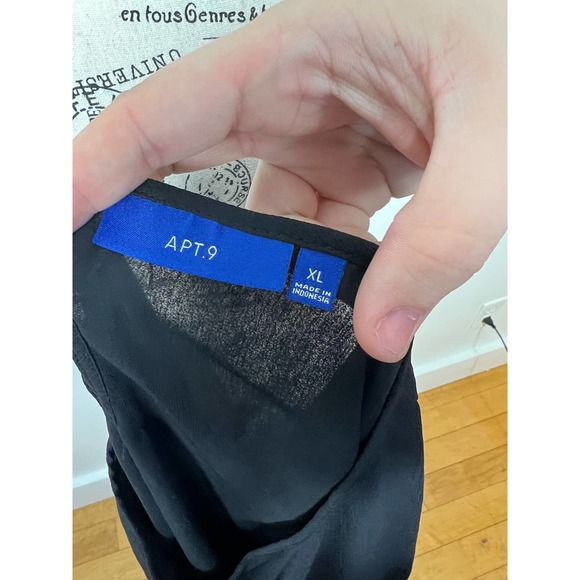 Apt. 9 Black flowy floral semi sheer long sleeve blouse with keyhole back - Picture 3 of 9